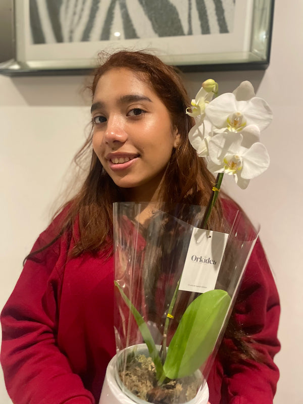 Cliente de ORKIDEA con su orquídea